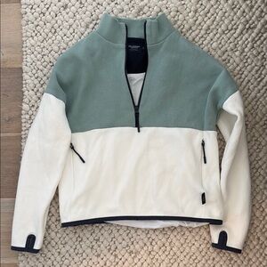 Holebrook Sweden Black and White Pullover